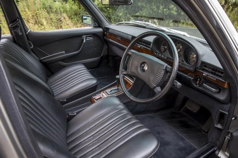 Интерьер Mercedes-Benz 450 SEL 1972 года  (UK) (фото 9 из 26)